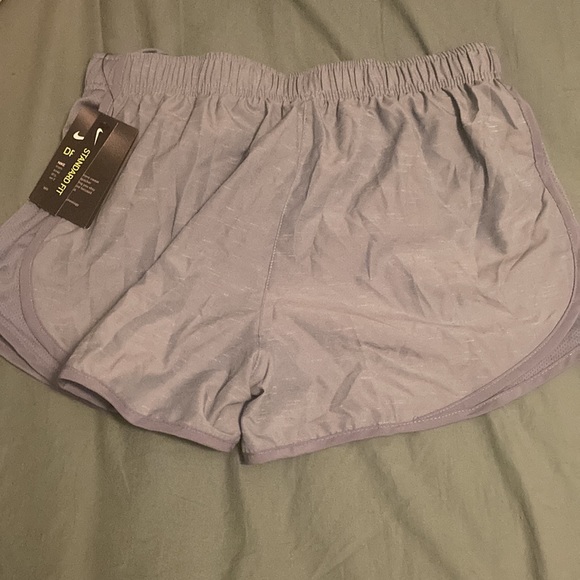 Nike Dry Fit Shorts - Picture 2 of 4